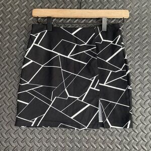 SHEIN Black White Geometric Pattern Mini Skirt w/ Slit‎ Women's Size XS